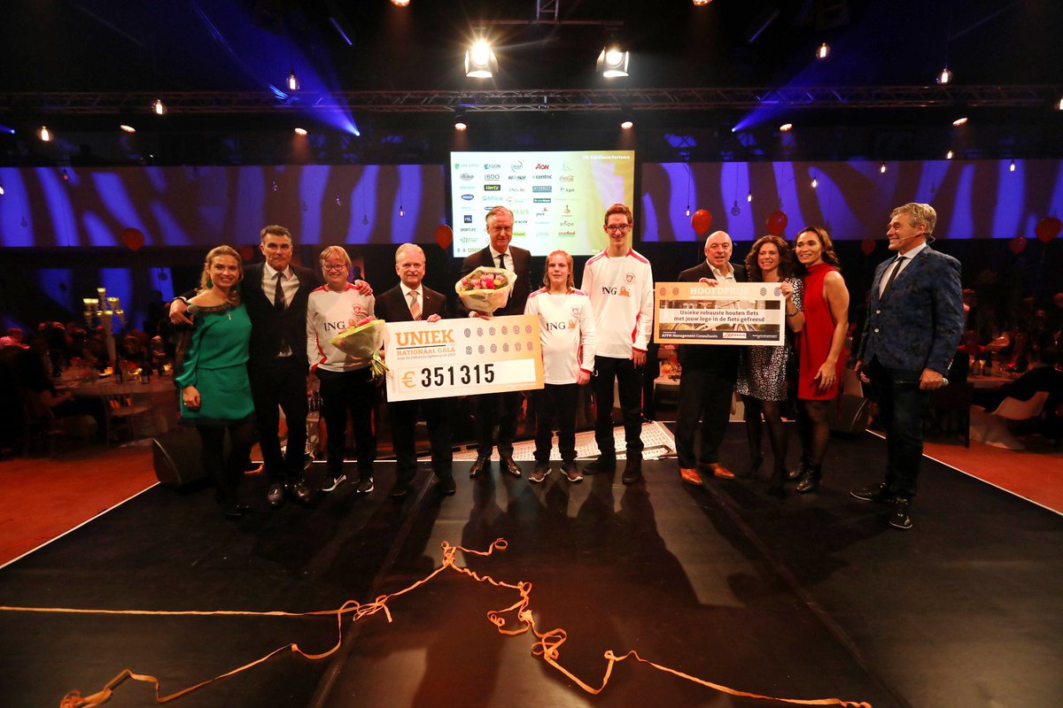fondsGsport's tweet photo. Wat een waanzinnige avond en wat hebben we een prachtig bedrag opgehaald voor de gehandicaptensport! 🙌 Dank aan iedereen die dit mede mogelijk heeft gemaakt. #galafgs https://t.co/t2udFG7MMu