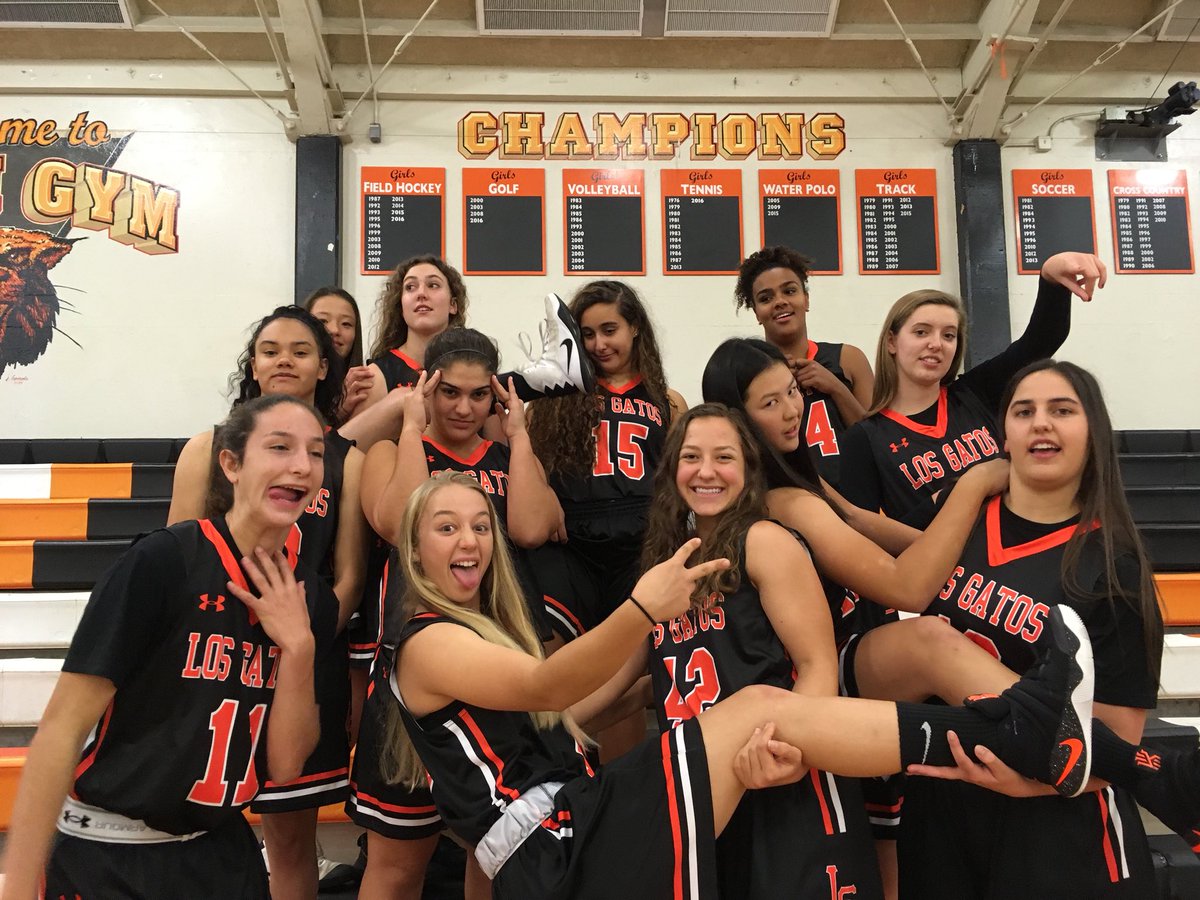 mshesik's tweet photo. Picture day!! So cute!! I️ mean...fierce!! #golgcats https://t.co/DKF5XqniJT