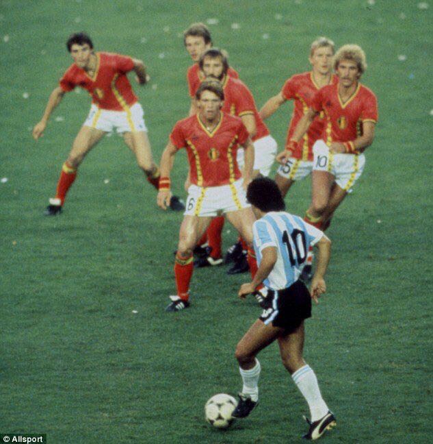 Sporf's tweet photo. ✅ Maradona for Argentina 🇦🇷

✅ Iniesta for Spain 🇪🇸

✅ Messi for Barcelona 🔴🔵

✅ @JesseLingard for @ManUtd 🔴

Iconic Football Moments 😅 https://t.co/692RXDjEpi