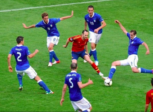 Sporf's tweet photo. ✅ Maradona for Argentina 🇦🇷

✅ Iniesta for Spain 🇪🇸

✅ Messi for Barcelona 🔴🔵

✅ @JesseLingard for @ManUtd 🔴

Iconic Football Moments 😅 https://t.co/692RXDjEpi