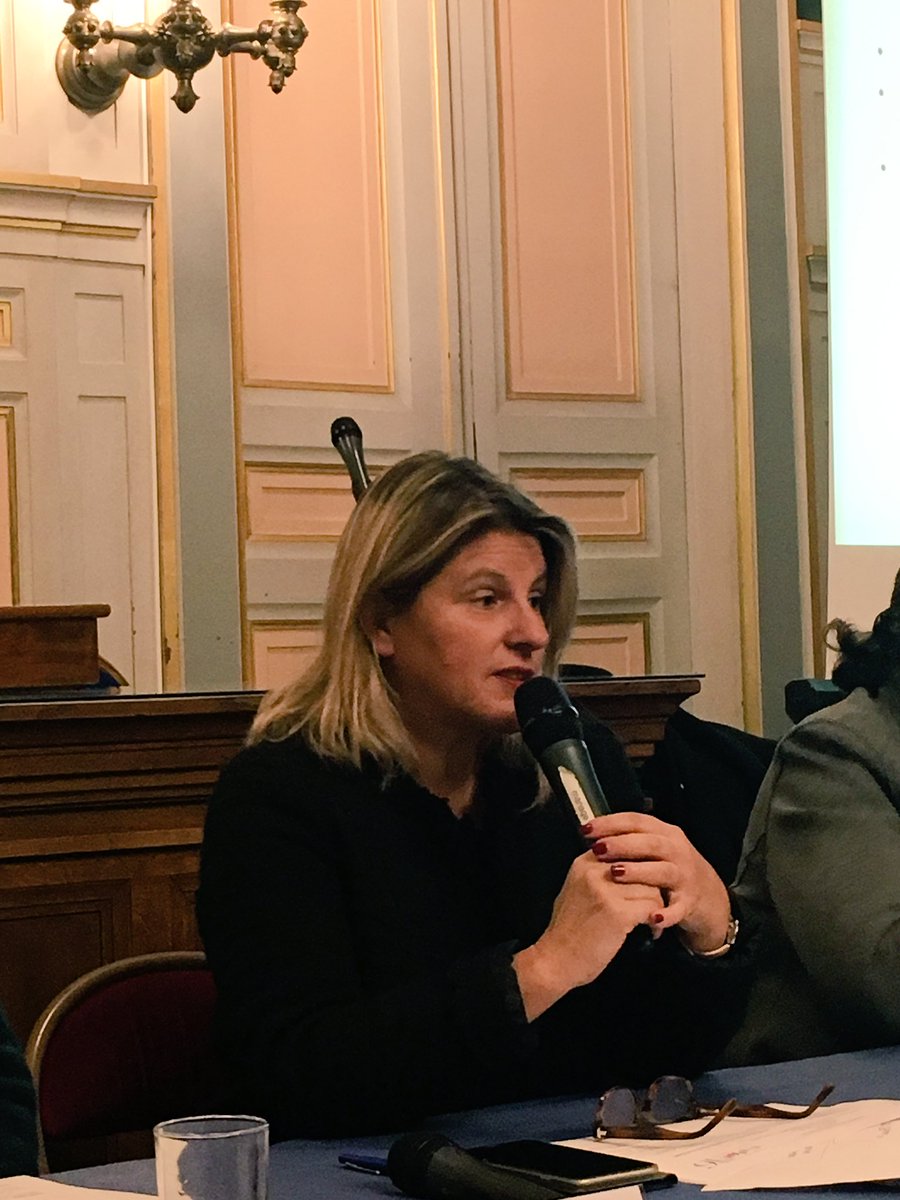 mamacobaby's tweet photo. Chers #parents, il n'y a pas que la #crechemunicipale, nous devons nous informer sur toutes les autres #solutions! Salle comble à la @mairiedu16 lors de cette efficace réunion d'information pour nos #bébés, animée par @SBoelle https://t.co/5V0FFjIaj9