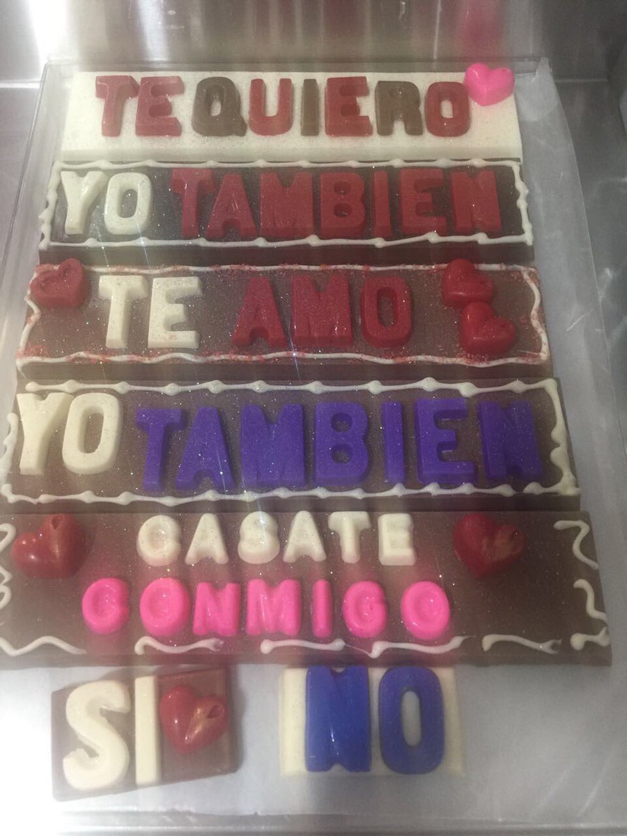 congresoserchef's tweet photo. Uuffff el delirio comer chocolate se vuelve mágico cuando puedes expresarte en ellos. No dejes de ir a Choco Life en Costa del Este y ver sus barras con mensajes. Este domingo lo mostrara el @CHEFLUISTV en su programa!! https://t.co/wUstLZUiP2