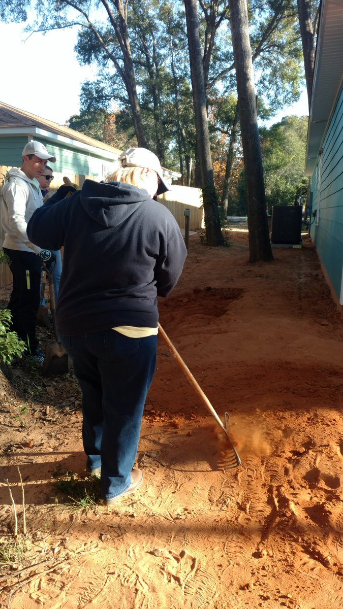 ERAUemerald's tweet photo. Great day to volunteer!! Eagles with Crestview area alumni network join forces with Habitat for Humanity! #Eagleshelp #GivingTuesday #GivingTuesday2017 @FWBChamber @CviewChamber https://t.co/Wad2gmSpsl