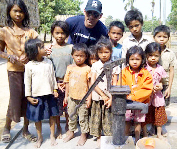 BillyDec's tweet photo. Sharing love &amp; compassion from my @Sunda family to yours (and sharing some of my fav photos)! #GivingTuesday #AdvancingJustice #AAAJ (@AAAJ_Chicago) https://t.co/fdzUwIxsTG