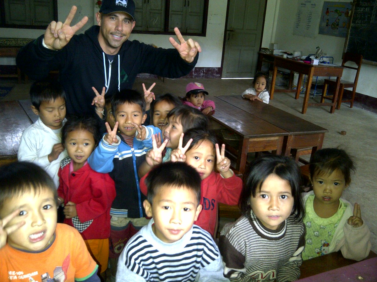 BillyDec's tweet photo. Sharing love &amp; compassion from my @Sunda family to yours (and sharing some of my fav photos)! #GivingTuesday #AdvancingJustice #AAAJ (@AAAJ_Chicago) https://t.co/fdzUwIxsTG
