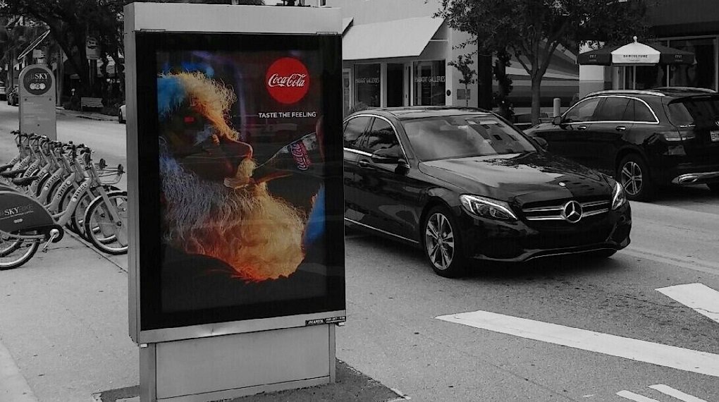 capitoloutdoor's tweet photo. #ShareACoke #WestPalmBeach! @CocaCola #givingTuesday
#AdPanels #OOH #GoWherethePeopleAre
https://t.co/SkxQvNKDKk https://t.co/wiPy1qLLM0