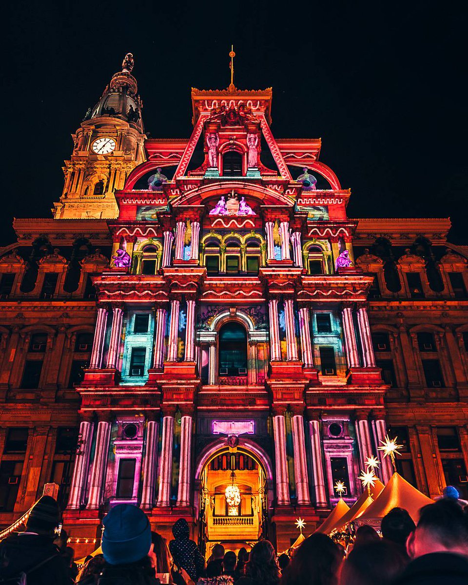 visitphilly's tweet image. WOW. Check out this shot of City Hall from our guest Instagrammer, glcallan. Dilworth Park now has a holiday light show every hour on the half hour!