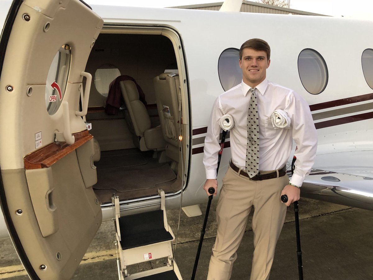 HailStateFB's tweet image. Just four days after surgery, @nickfitz07 is Jackson-bound for the Conerly Trophy presentation!

#HailState