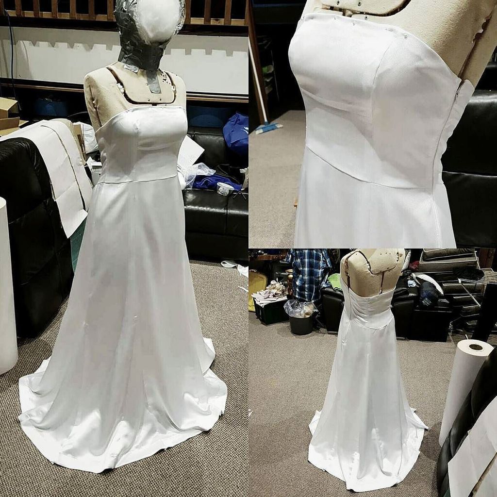 ShadowleafTV's tweet photo. The finished lined base dress!
All that's left to do on this part of the costume is hand stitch the seams down at the hem, and add a hook and eye at the top of the zip!
Next up is the arm flare things and cumberbund. ~
#NewLookPattern #sewing #cosplay #… https://t.co/RVjC6pzGwn https://t.co/xmbXGgIPXd