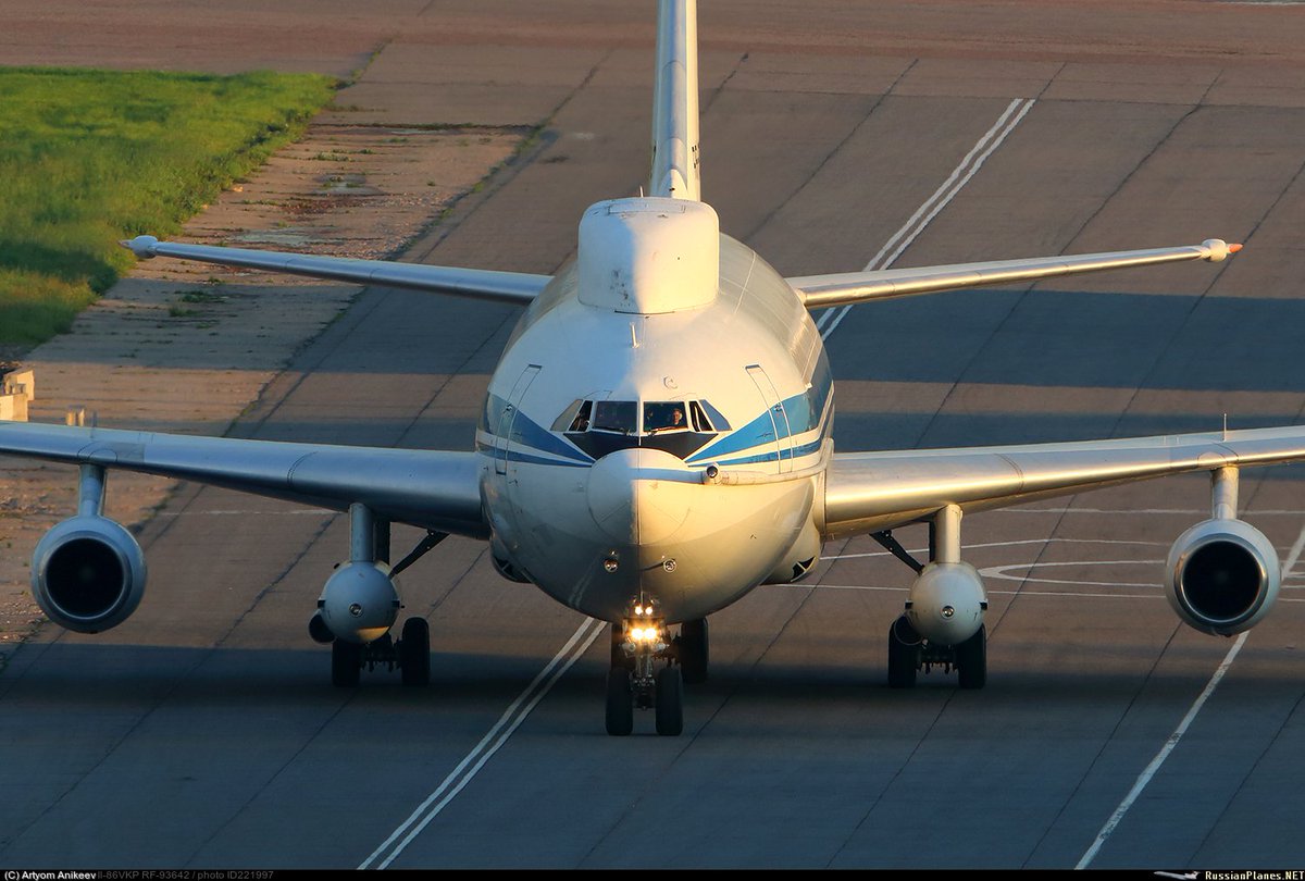 GrishinMax's tweet photo. The "doctor" hurries to the rescue. #IL80 #IL86VKP #avgeek https://t.co/MEa8SXG6ss