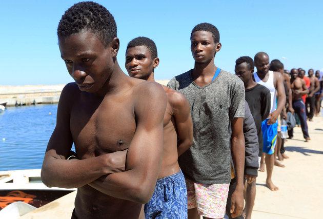 legendpascal's tweet photo. it's quite unfortunate at this modern epoch slave trade is still being done #LibyaSlaveTrade so excruciating https://t.co/8eLcyJJATY