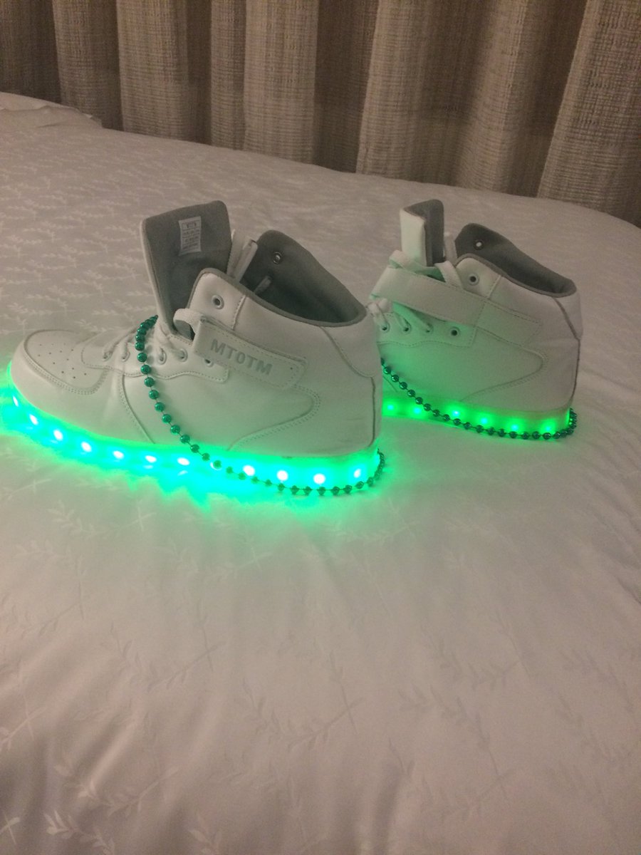 RiderCharm's tweet photo. New kicks were a hit at #GC105 πππ #RiderPride #GreenIsTheColour @GreyCupFestival @sskroughriders https://t.co/d8iBOvgy37