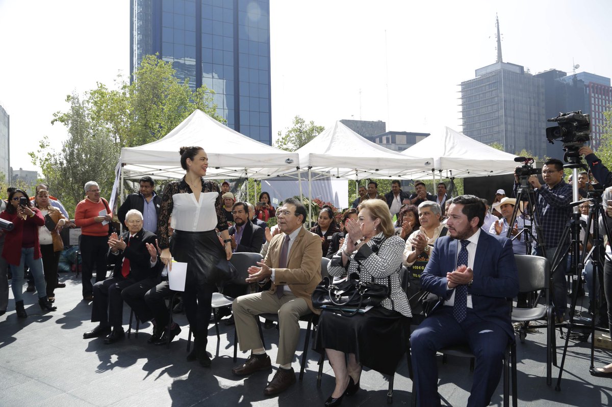 marianagc's tweet photo. Hoy inauguramos en el @senadomexicano la Expo-venta para celebrar el #35AniversarioCentralDeAbasto. Trabajamos a favor de la economía social y de tu bienestar.🌽🥔🍅🥑 https://t.co/B5Liducw6a