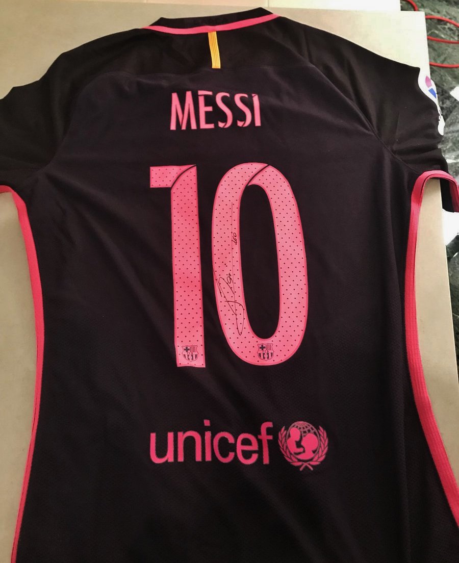 ClubMitjanit's tweet image. ATENCIÓ! 🔵🔴

RT i 'FOLLOW' si vols una samarreta de #MESSI firmada!

Molta sort!

#ClubMitjanit