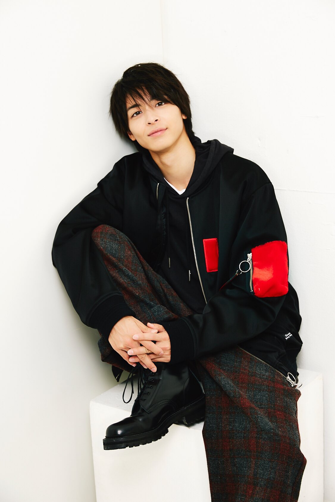 高杉真宙さんグッズ専用 俳優・高杉真宙も大満足！ “近未来”を感じるスマートウオッチ
