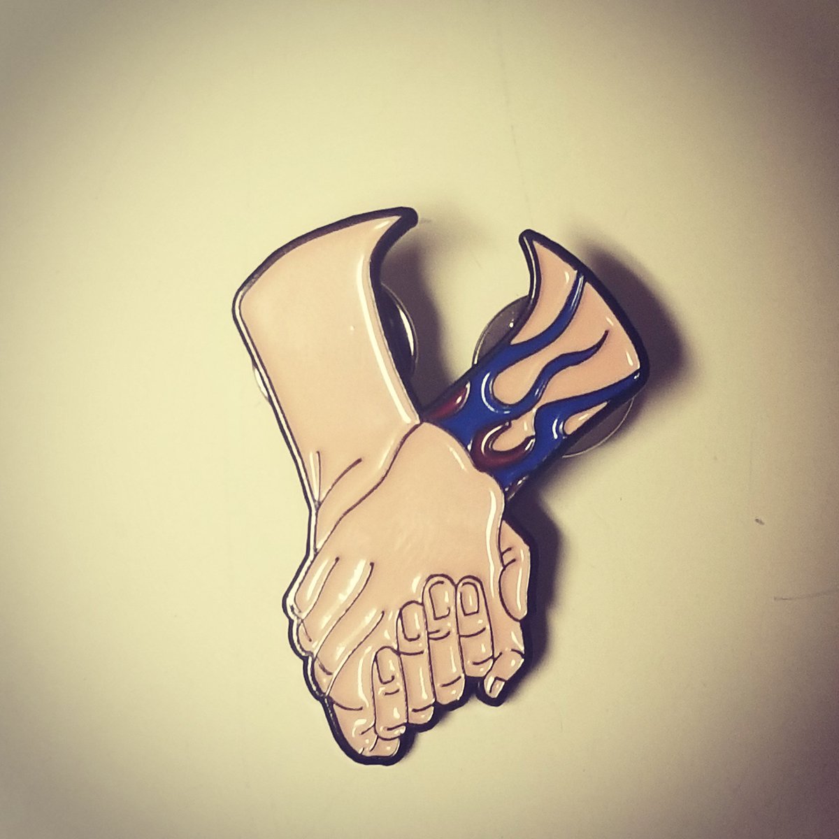 KimmiMarie_'s tweet photo. Received my pin. I love it so much. Thank you for all you did for us, C. 💙 @LPLive @LPAssociation @lpcatalog @linkinpark https://t.co/7o316GxJgo