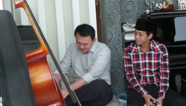Ahok in charge menyisir tiap item anggaran, satu per satu. Staf Ahok yang paling dekat dengannya bercerita, bila musim pembahasan anggaran tiba, Ahok dan stafnya akan pulang lewat tengah malam dan datang ke balaikota lebih pagi. buff.ly/2AdoM9y