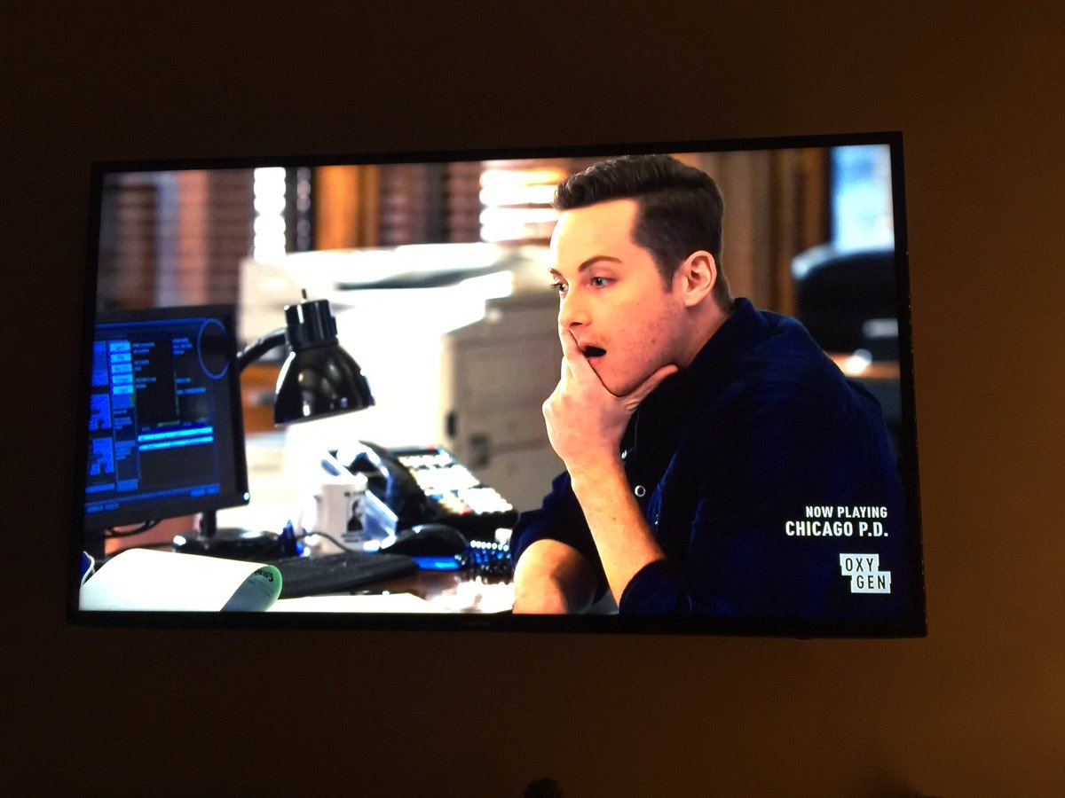 mallorymeyers48's tweet photo. I was on my elliptical for about 15 minutes before my heart started racing, and I got worn out. Then, I look up and see my all time FAVORITE #ChicagoPD moment, and got all the motivation I needed to knock out 45 minutes! Thanks, #HalSTUD β€οΈπ @jesseleesoffer @NBCChicagoPD https://t.co/t1xfNtrFjx