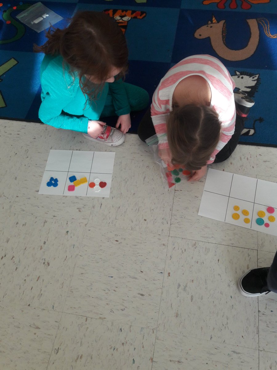 DepughJess's tweet photo. We had fun making our own rules for sorting buttons based on their attributes! #mathinK https://t.co/7Y0nzuFP9Z