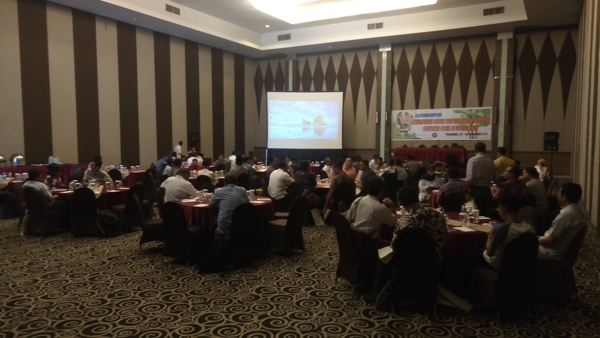 scaleuppage's tweet photo. 01. Pagi ini, Rabu (29/11/2017) Scale Up bersama IPB, World Resources Institute (WRI), dan Forum Komunikasi Kehutanan Masyarakat (FKKM) Nasional menyelenggarakan lokakarya bertema "Membangun Sinergi Parapihak Untuk Percepatan Perhutanan Sosial di Provinsi Riau"
#perhutanansosial https://t.co/leRvAWxQNy