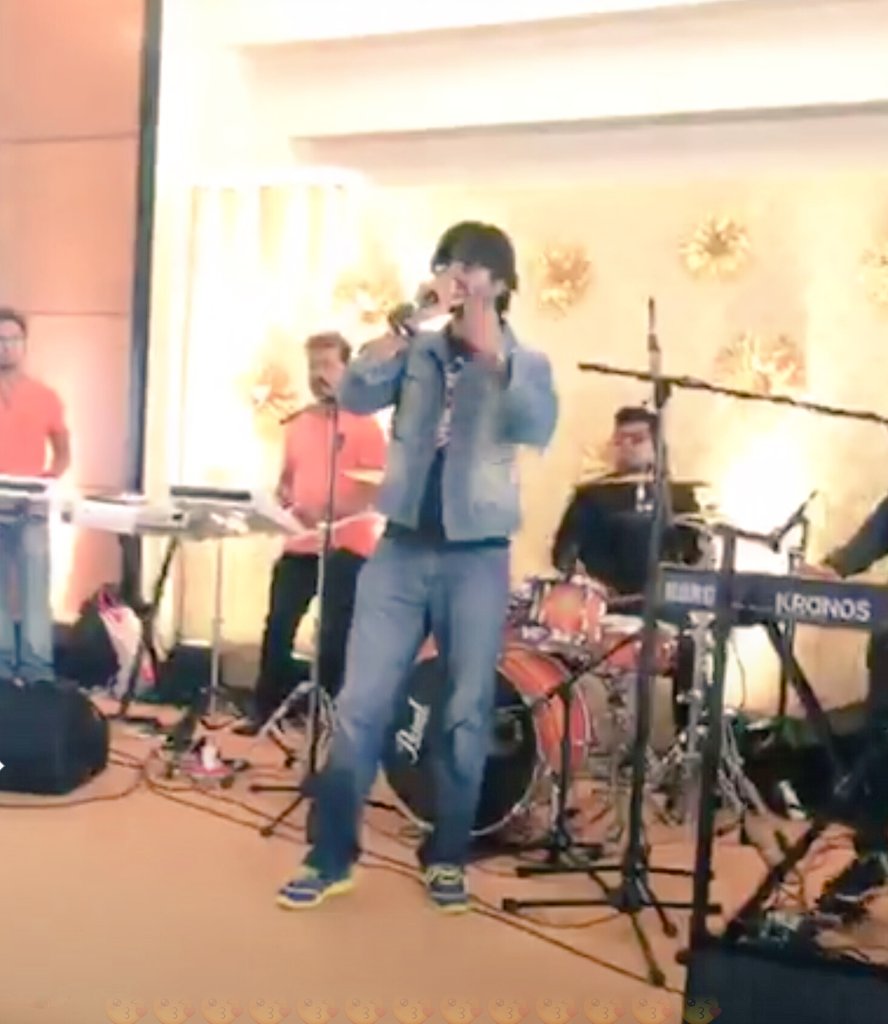 AmanFanzblog's tweet photo. #Rockstar @AamanTrikha while #rehersal #soundcheck   #perfectmatch #perfectstage #MusicBank #MASHUP #MyMusicTaste #mylife #devotions #Passion #fireonstage #musicvibration #fans #followers #lovemusic #weddings #mumbai #MUSICLOVER #Celebrations #Live #performance https://t.co/oAqHO4BY5W