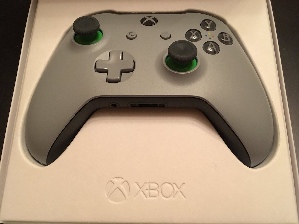 alatami1's tweet photo. Next three to my collection of #XboxOne controllers #Grey/Green #VolcanoShadow #PatrolTech https://t.co/LaHYkPuzxv