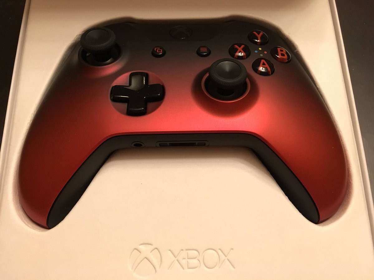 alatami1's tweet photo. Next three to my collection of #XboxOne controllers #Grey/Green #VolcanoShadow #PatrolTech https://t.co/LaHYkPuzxv