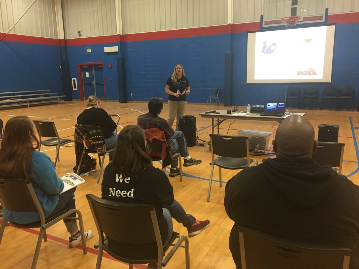 jimflynnkysupts's tweet photo. Selina Blick with Barren River District Health Dept presents on teen sex at #AParent'sToolbox forum. #HealthyKids https://t.co/R2fVDRqBJu