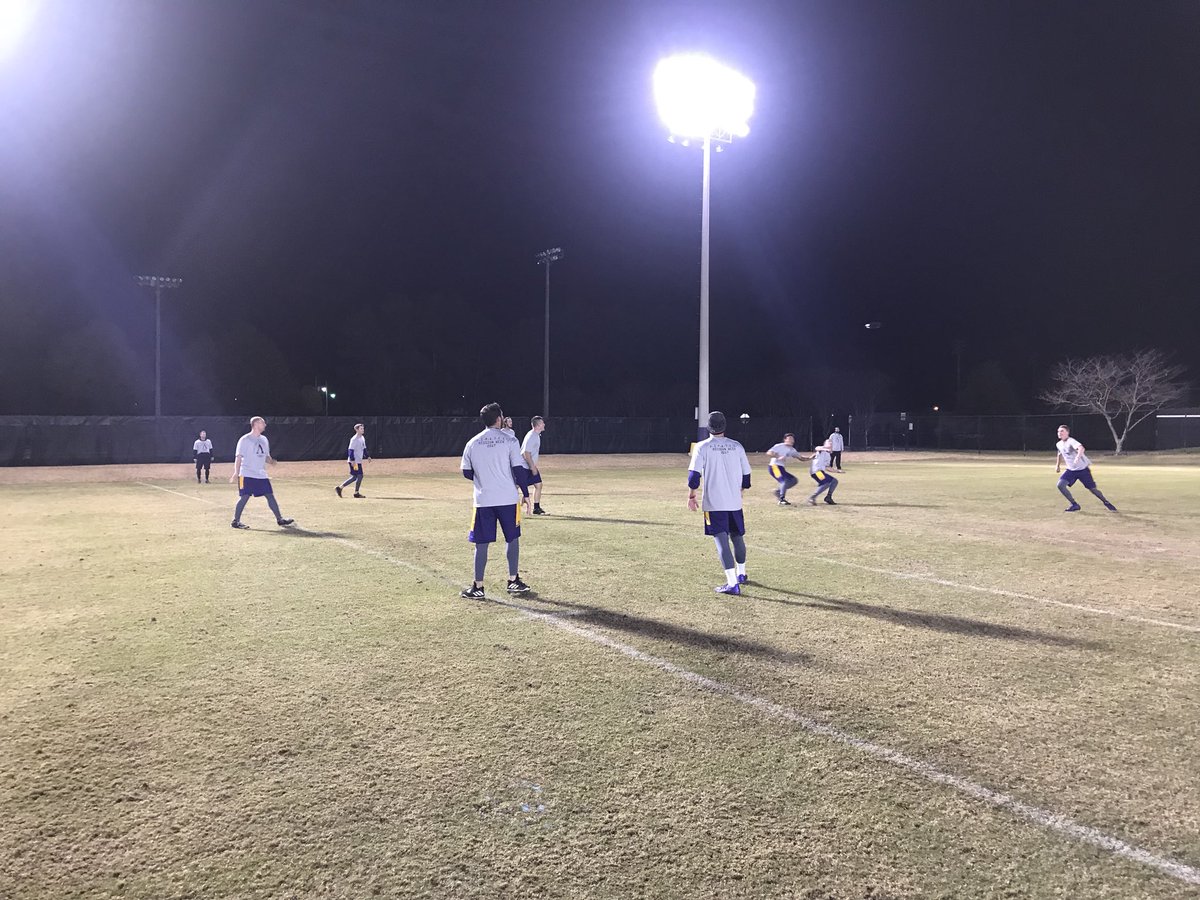 ECUBaseball's tweet photo. Ultimate frisbee to end the second day! Who can perform when they’re tired??? #MissionWeek2017 https://t.co/azMfSVzgoC