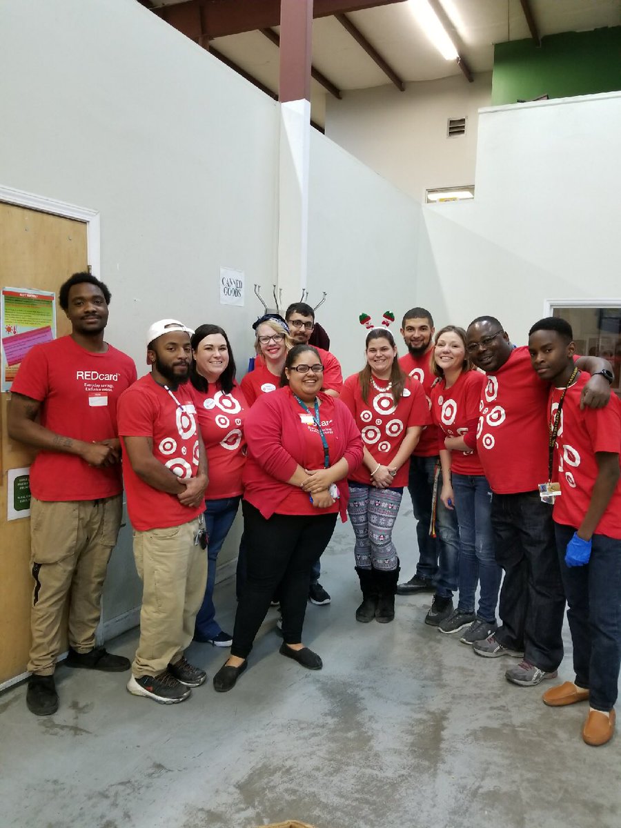 HappyPhantom13's tweet photo. Target Team Members having fun  giving back on #GivingTuesday! Thank you @SecondHarvestFB for letting us help others! @JVofNC @atrain123123 @morganwbrown1 https://t.co/QxfGMfn3vI