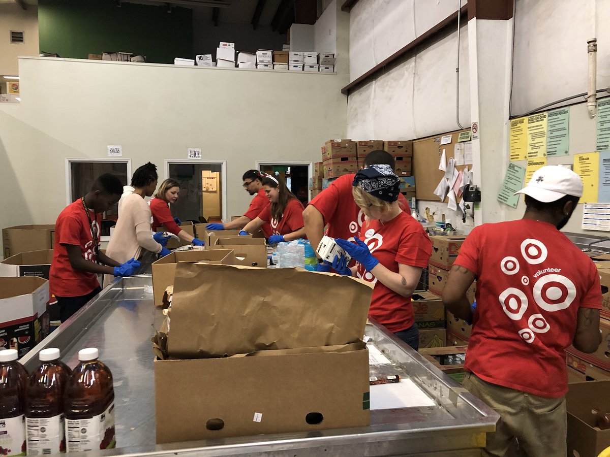 HappyPhantom13's tweet photo. Target Team Members having fun  giving back on #GivingTuesday! Thank you @SecondHarvestFB for letting us help others! @JVofNC @atrain123123 @morganwbrown1 https://t.co/QxfGMfn3vI