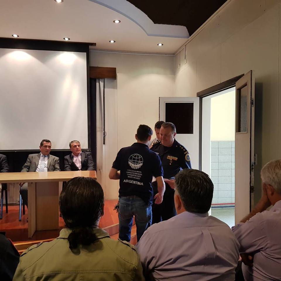 CascosBlancos's tweet photo. Participamos con nuestros voluntarios #CascosBlancos del Curso Básico Sistema de Comando de Incidentes #CBSCI realizado por @theOFDA y #ProtecciónCivil @MinSeg durante los días 23 y 24/11 en Buenos Aires https://t.co/D9NwnlHE62