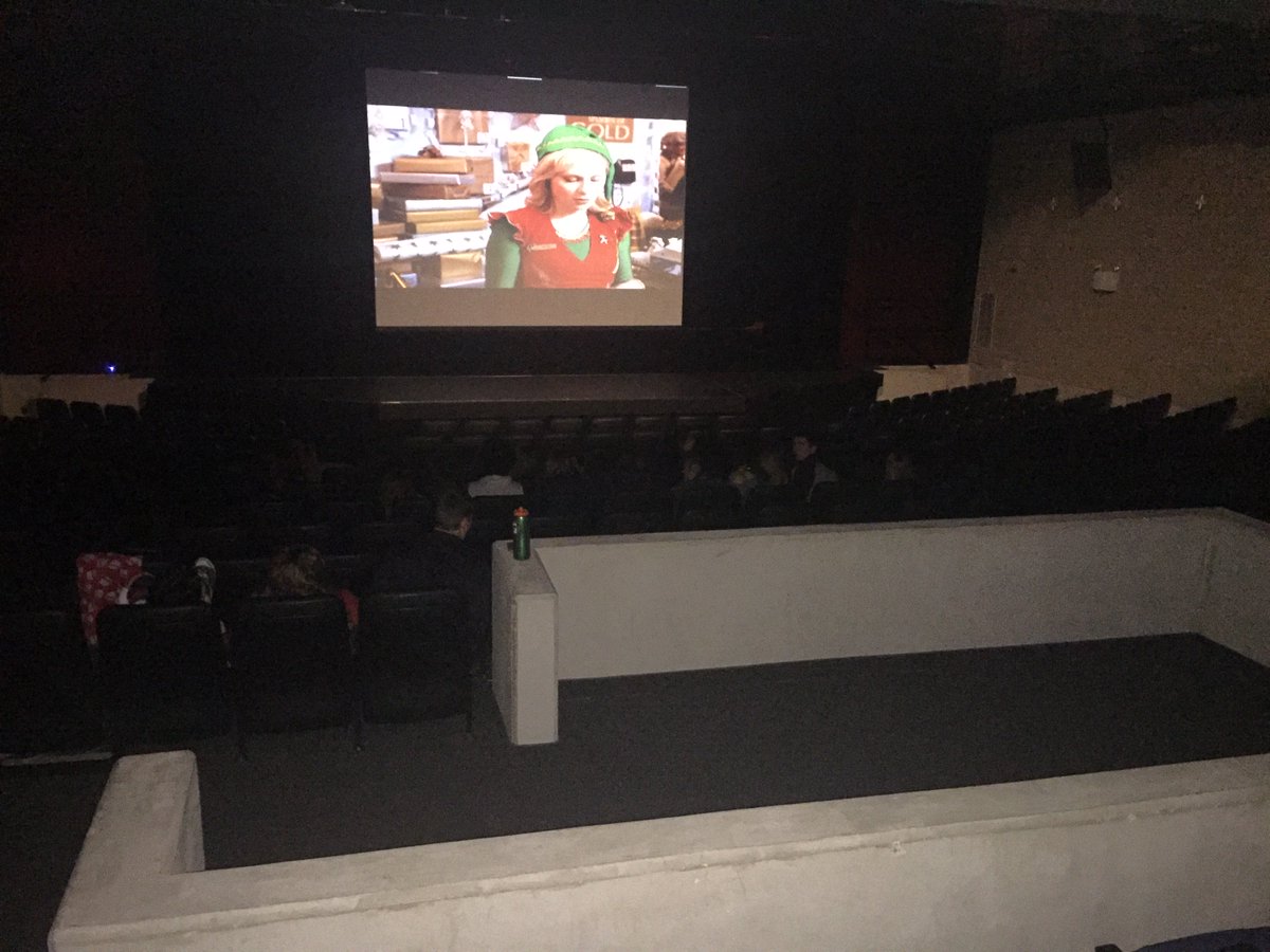 Christmas movie night w/ the buddies!! 🎄
Thank you to everyone who came!