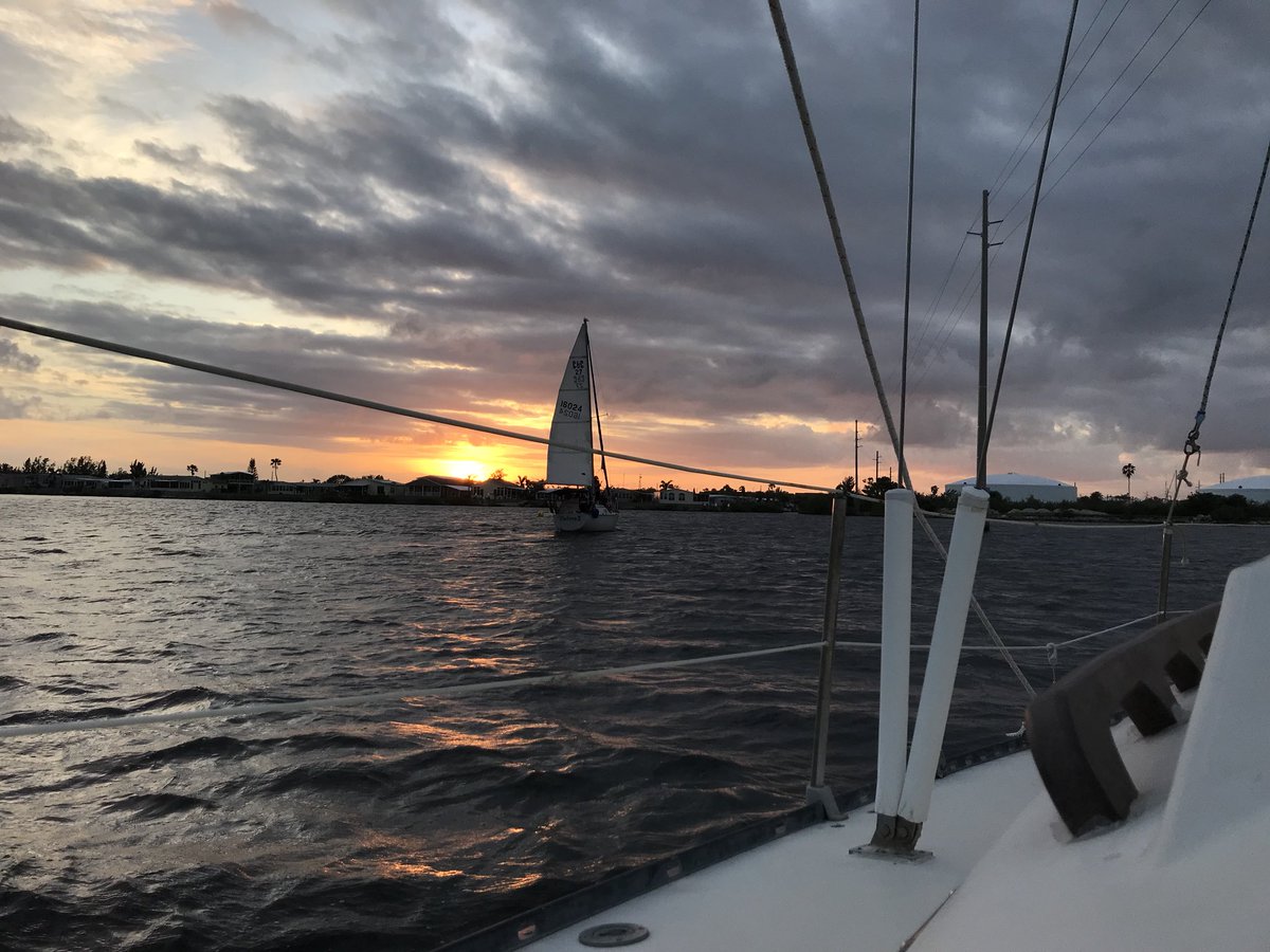 FransBooks's tweet photo. Heading home! Looks like I will make it in time for #livetweetcrew #FixerUpper #sailing #calledhigher https://t.co/QJVP3utTdr