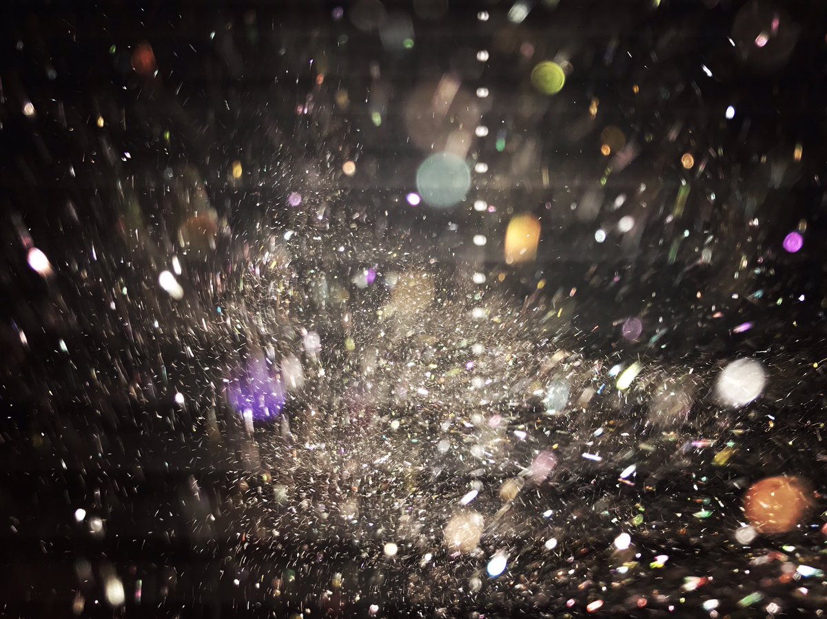 hoco97's tweet image. Guys, I played around with glitter and caught this. This should be proof that the galaxy is basically just glitter. #glitter #photo #galaxy #nasa @NASA