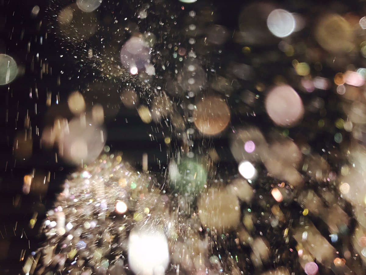 hoco97's tweet image. Guys, I played around with glitter and caught this. This should be proof that the galaxy is basically just glitter. #glitter #photo #galaxy #nasa @NASA