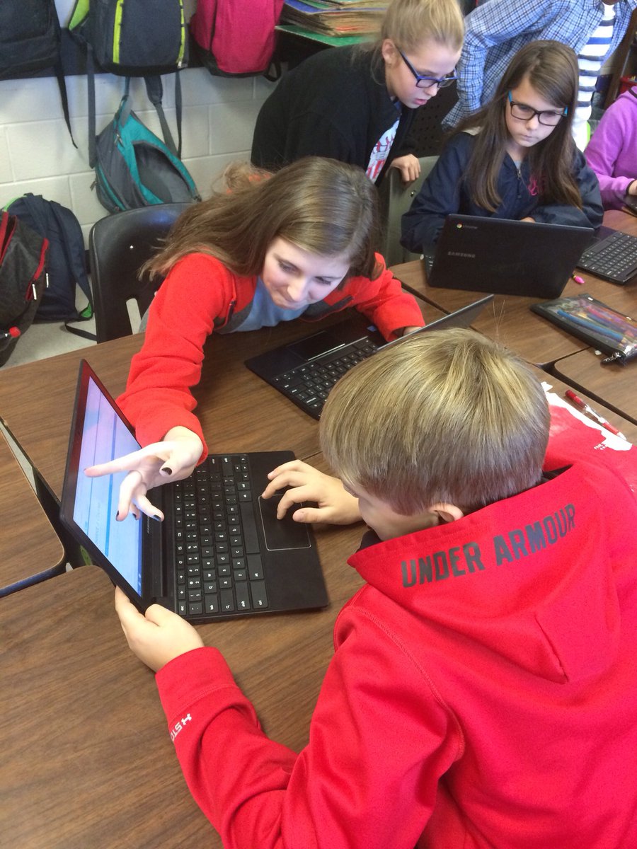 evagriffin10's tweet photo. True "student" teachers. Learning from each other- that's the way we do it! #ColtPride #5thGrFun @RivercrestSD https://t.co/uN1SDP7SEn