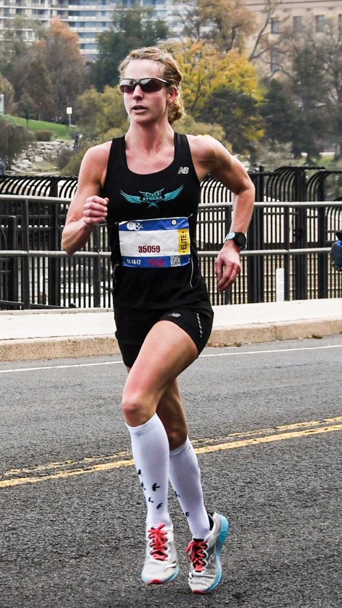 SeeCPRun's tweet photo. #Rothman8k #AthenaTrackClub #AnkleWings #OiselleVolee #BucksCountyRunningCompany #TeamNuun #MastersWin https://t.co/Y9F7I1Y5wV