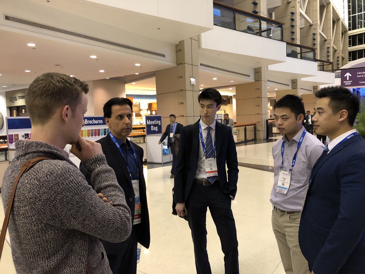 EmergencyRadSA's tweet photo. @EmergTraumaRad always mentoring! Shaping the future of radiology!
#RSNA17ِ #EmergencyRadiology https://t.co/aXJjt2KJgz