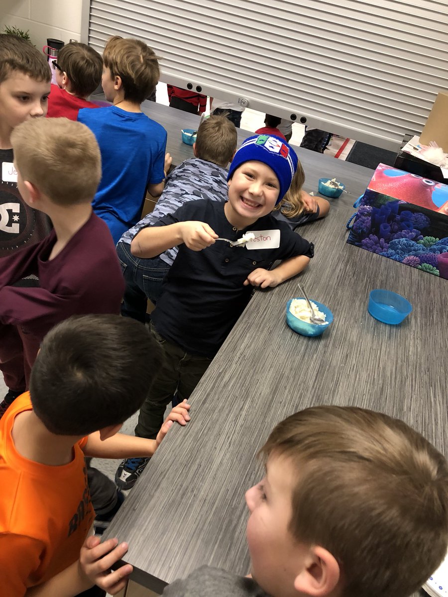 melissakueber's tweet photo. @LoisHoleSchool Grade 3s had an awesome day making perogies, learning the Cyrillic alphabet, Ukrainian dancing, painting Pysanky, and spraying Ukraine’s flag in the snow #UkraineThemeDay #Funin3rdGrade https://t.co/AXTDv90GGq