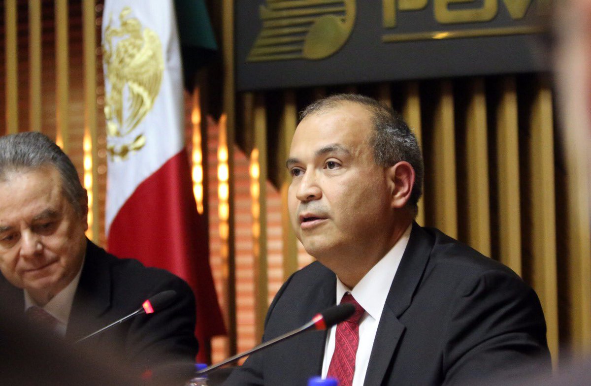 PemexGlobal's tweet photo. Carlos Treviño Takes Office as the CEO of Pemex 
 https://t.co/Lu3uG39HFu https://t.co/uwLlH5jLtt