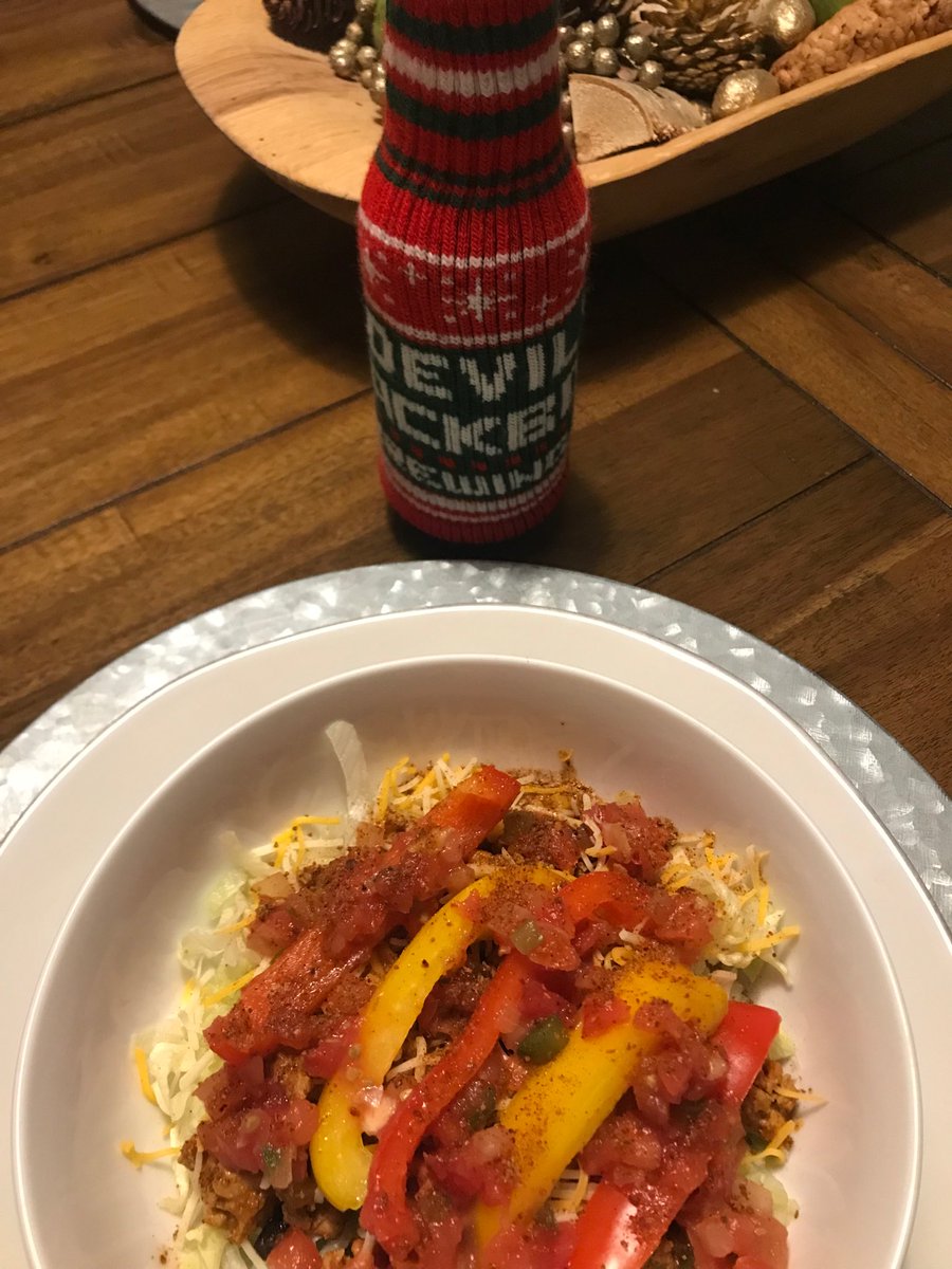 DBbeer_Kory's tweet photo. Tuesday’s are for taco...bowls. #devilsbackbone #beerandtacos https://t.co/N7L6H15yCq
