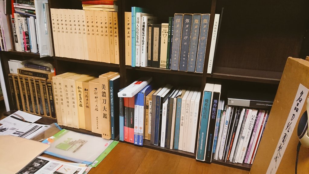 toukenzadankai's tweet photo. 初心者講座では刀剣鑑賞の他に、たくさんの図録などをご覧頂けます。勉強ではなくお楽しみ会のような講座ですので、参加お待ちしてます！ https://t.co/WeaglbOctl
