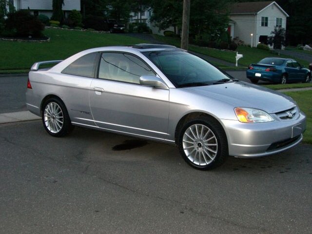 LindseyGoldber's tweet photo. My 2003 Honda Civic is not something I would recommend to anyone. The broken air conditioning and small space makes driving a horrible experience. It is definitely time for a change. 😅 https://t.co/7kWBOAzquL
