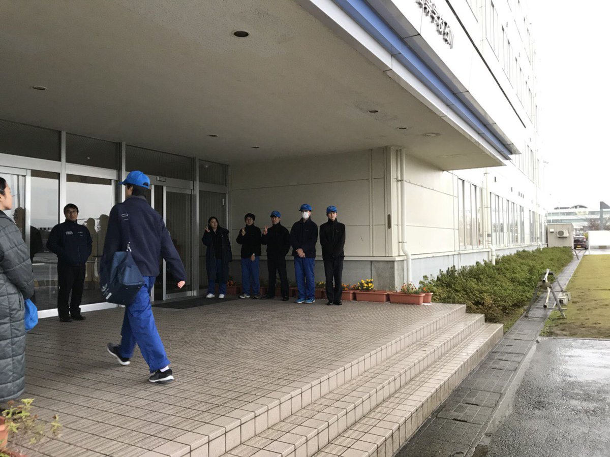 prd_seitokai's tweet photo. 皆さんこんにちは、本日11/29の朝の挨拶運動は生徒会が行���ました。

また、昨日11/28〜11/30のお昼休みにはJANの選挙特番が各教室のテレビで流れます。📺
ぜひご視聴ください。👀

そして、JAN10月号11月号は来週の放送を予定しています。10月号が遅れての放送となる事をお詫び申し上げます。 https://t.co/U60amndY1T