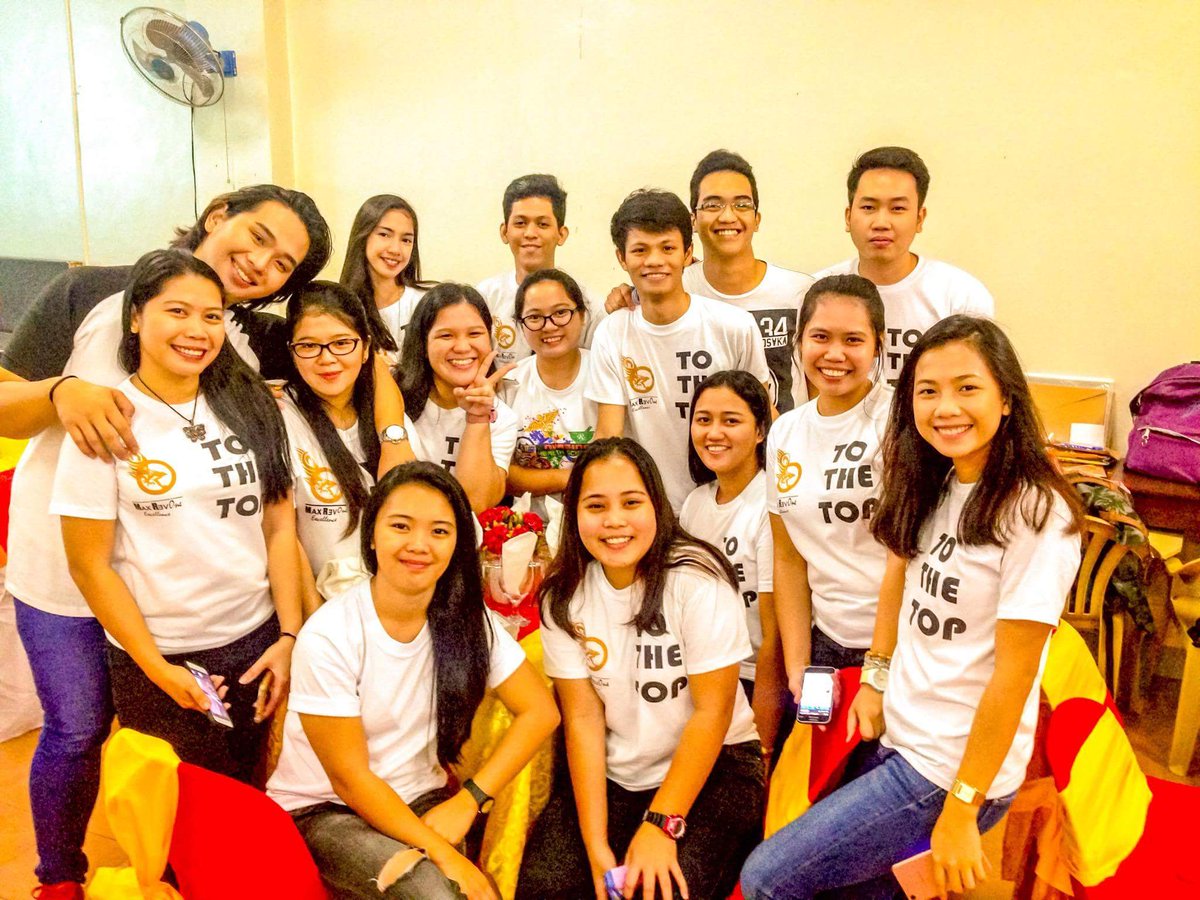 ayentols's tweet photo. A family built out of nursing school ๐ #Noonecanreplace https://t.co/AdgLXFiyrq