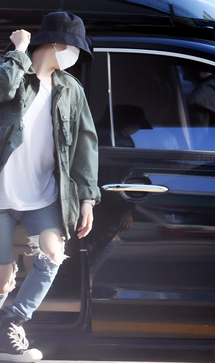 stellarjjk_'s tweet photo. Istg I did not mean to look at the– afdaagshfwwgsysgsvsg I'm out https://t.co/bFkYcZx3Go