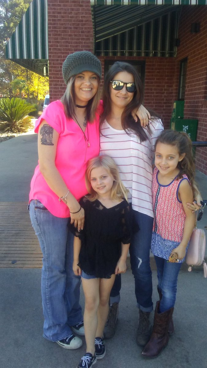 haley_gunter's tweet photo. Some cousin love today. https://t.co/4DiyeyGph3