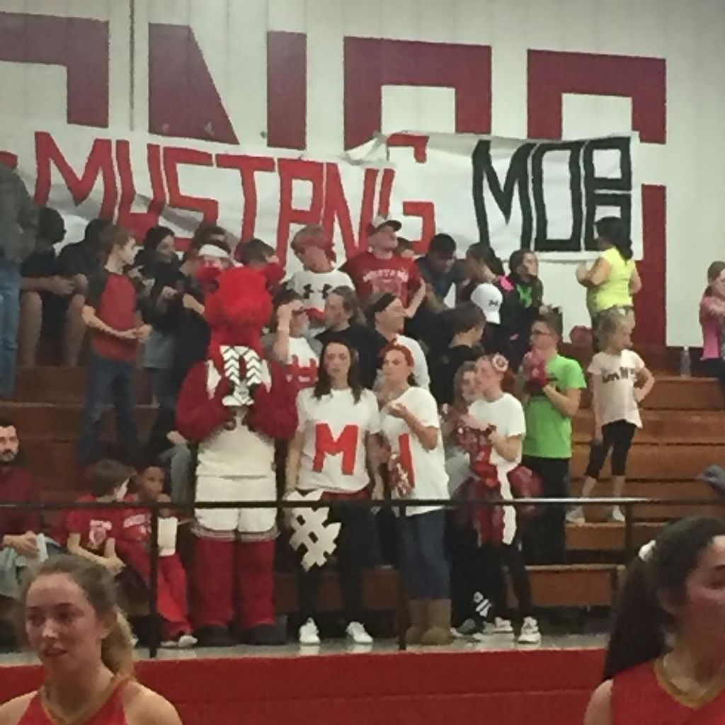 MCR2_Mustangs's tweet photo. #MustangMob loud and proud tonight at The Stable #MustangWay https://t.co/U8Eb5YFtJS https://t.co/LSZaotQPLc