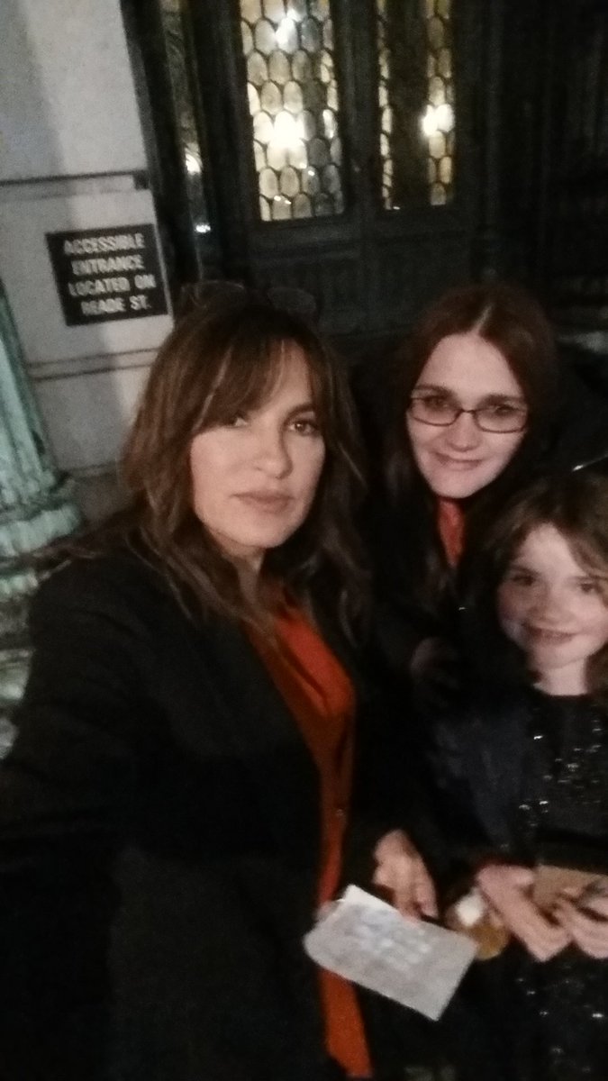 nessa281988's tweet photo. So grateful to the lovely @Mariska @TheRealMariska1 for taking a few mins out of your hectic schedule to talk to us and take a few pics with us. You are my real life Hero. Thank you soo much I feel honoured to have met you in person 💖 xxx https://t.co/p8hIgHxRZ3